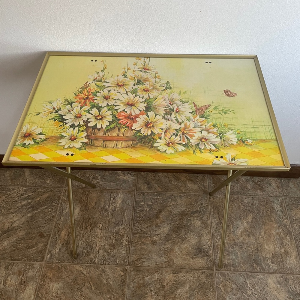 VTG Lavada Floral basket and butterfly tv tray. 24”x223”x13” retrodecor cottage - Picture 13 of 13
